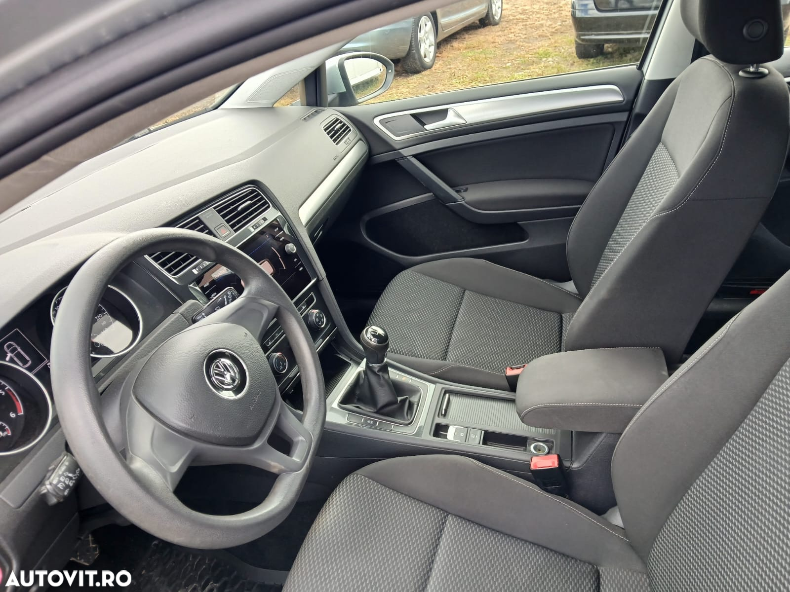 Volkswagen Golf 1.6 TDI Comfortline - 6