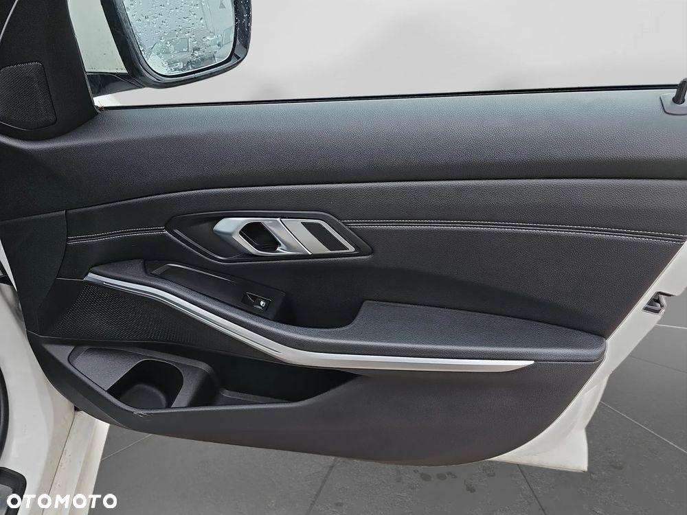 BMW Seria 3 - 23