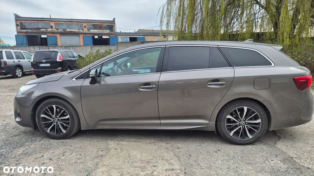 Toyota Avensis 2.0 D-4D Premium - 6