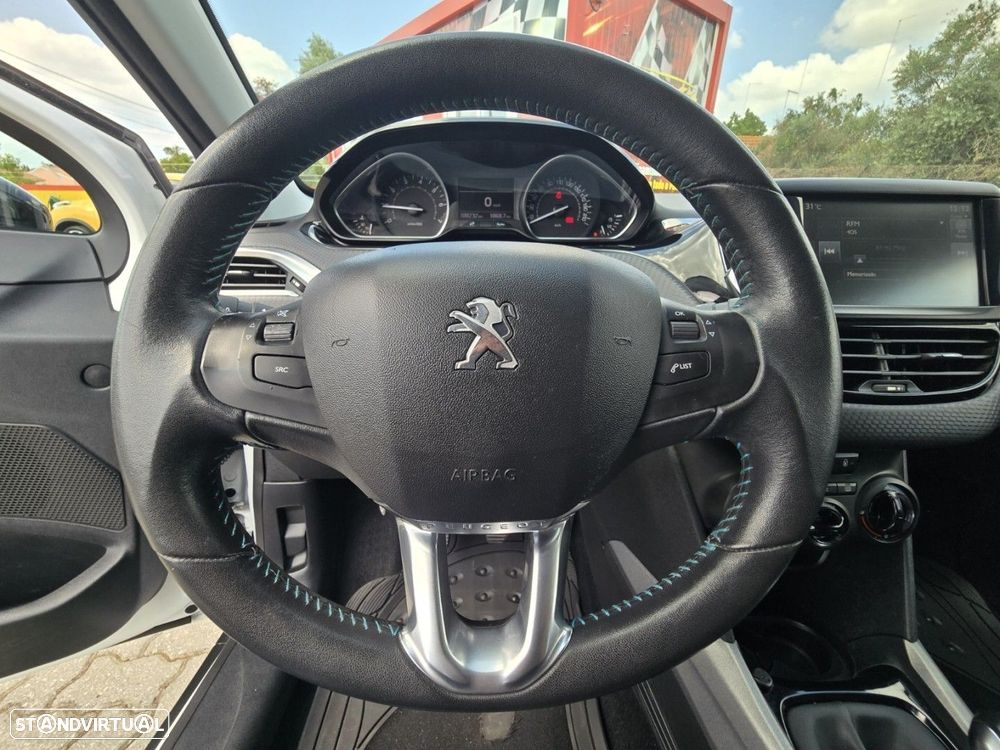 Peugeot 2008 1.2 PureTech Allure - 20