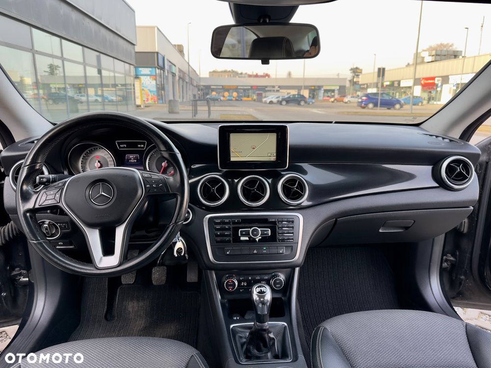 Mercedes-Benz CLA 180 Urban - 4