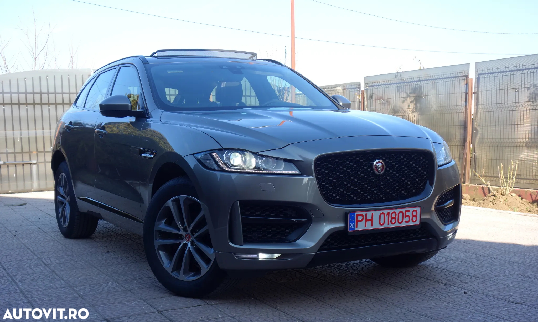 Jaguar F-Pace 25t AWD R-Sport - 11