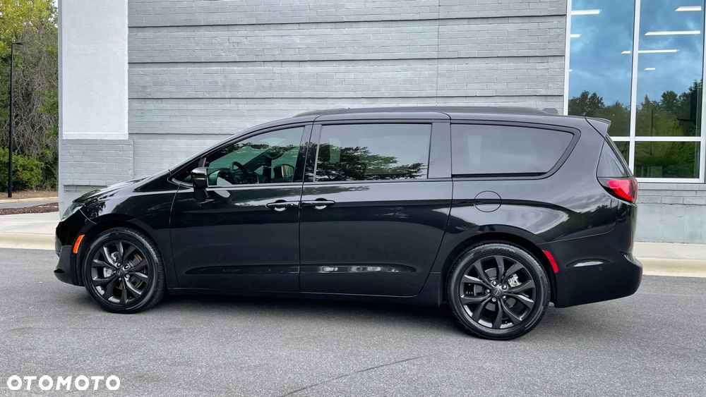 Chrysler Pacifica - 3