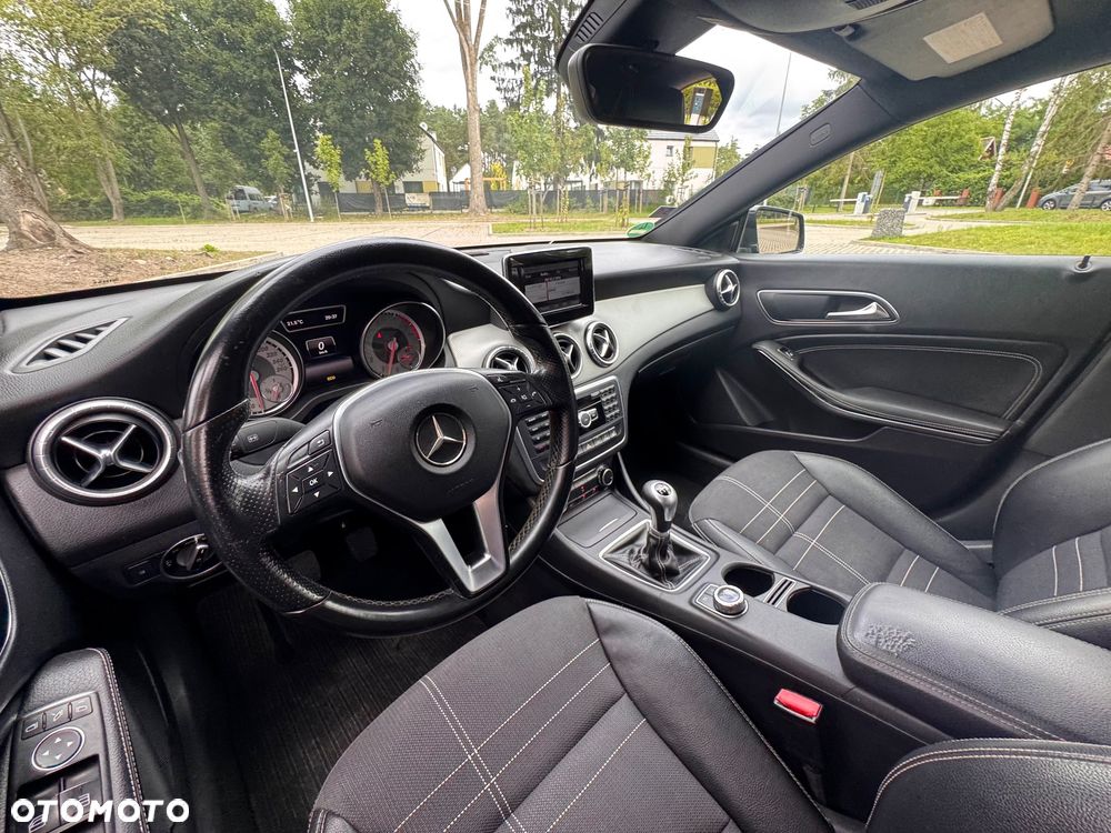 Mercedes-Benz CLA 200 AMG Line - 35