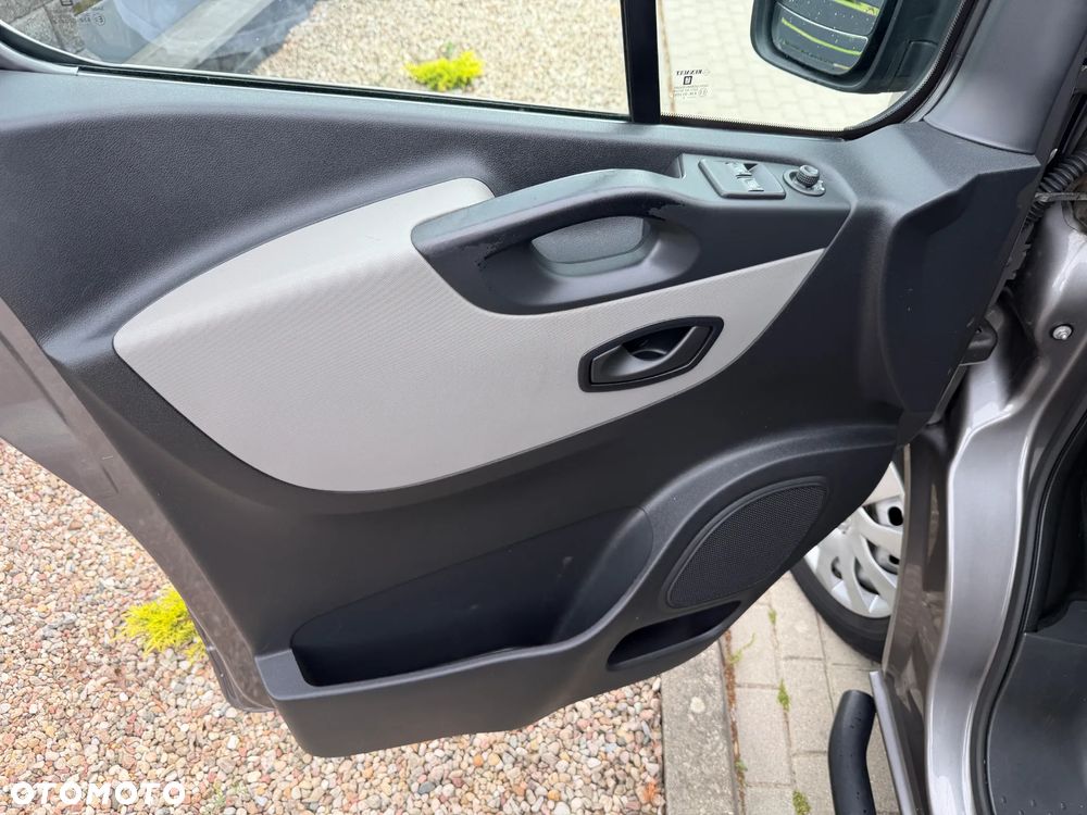 Renault TRAFIC - 24