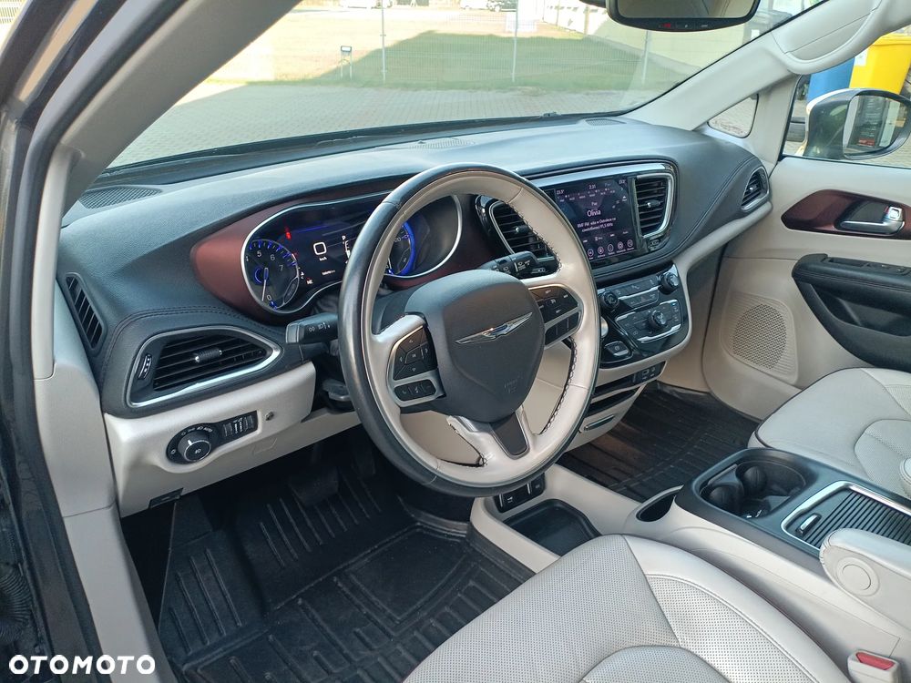 Chrysler Pacifica - 11