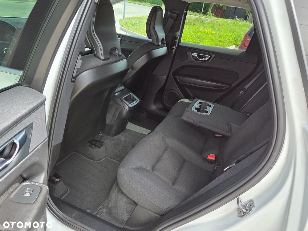 Volvo XC 60 B4 D AWD Geartronic Momentum - 35