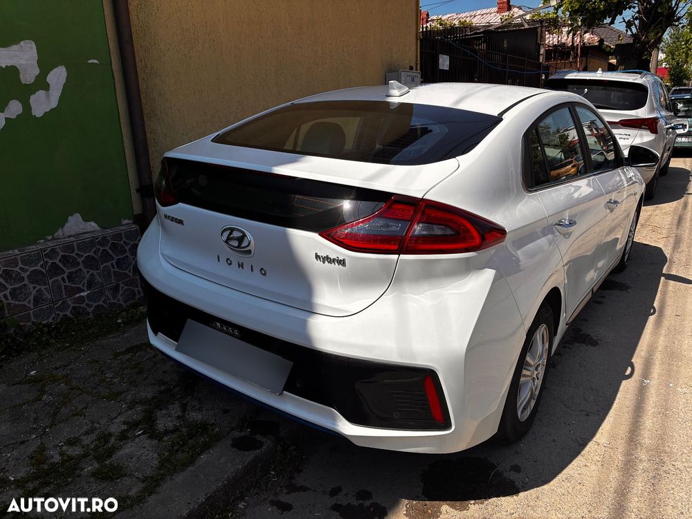Hyundai IONIQ - 3