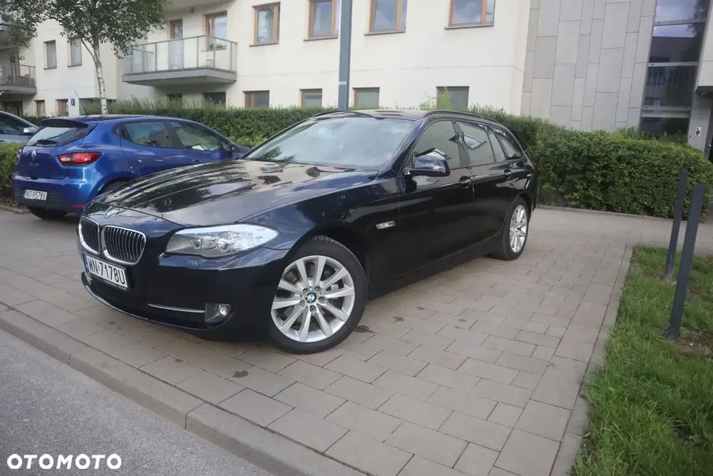 BMW Seria 5 528i xDrive Sport-Aut - 1
