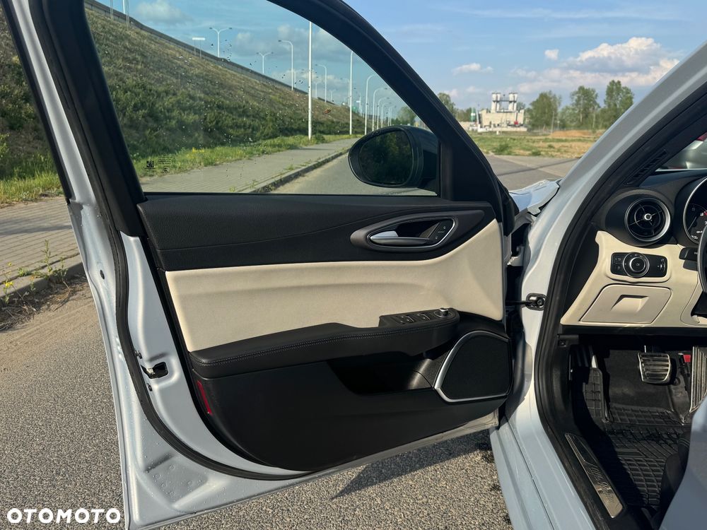Alfa Romeo Giulia 2.0 Turbo Veloce - 10