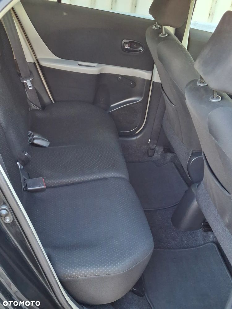 Toyota Yaris - 22