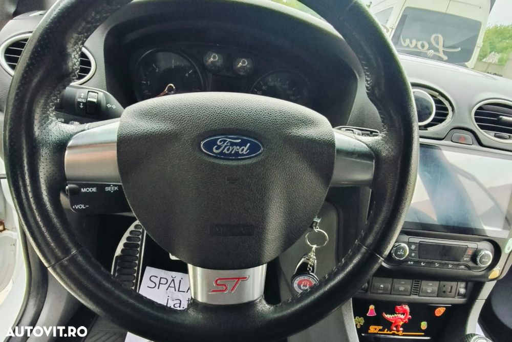 Ford Focus 1.6 TDCi DPF Titanium - 11