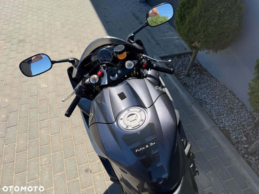 Yamaha R1 - 33