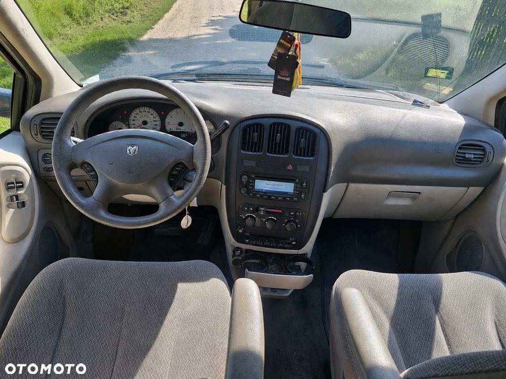 Dodge Caravan - 6