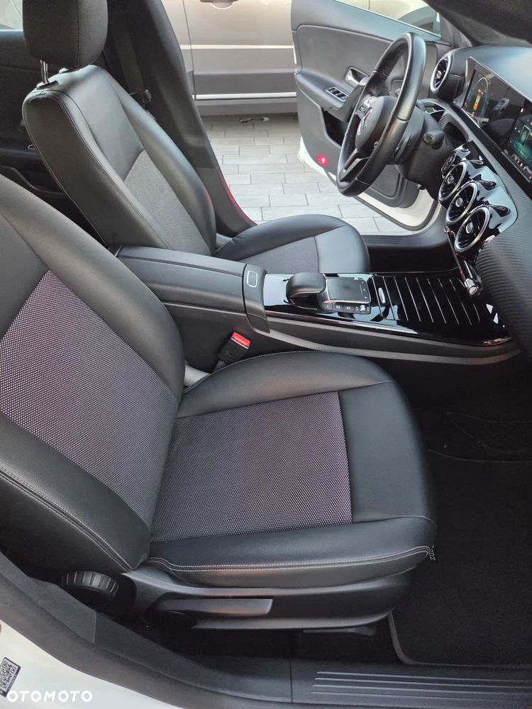 Mercedes-Benz CLA 180 d 7G-DCT - 26