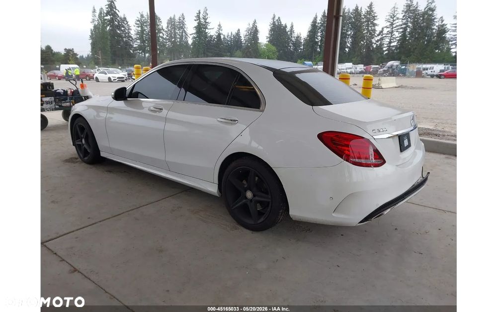 Mercedes-Benz Klasa C 300 7G-TRONIC AMG Line - 3