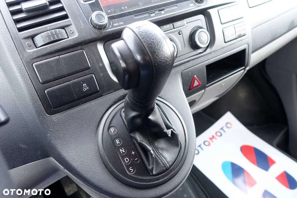 Volkswagen Caravelle - 23