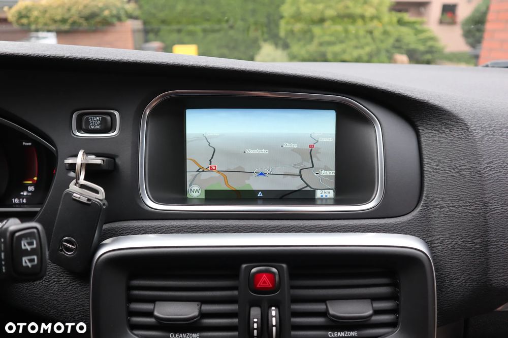 Volvo V40 Cross Country - 19
