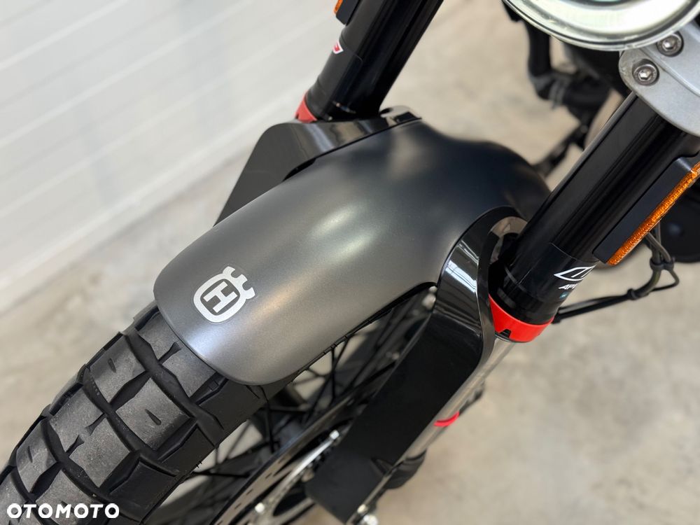 Husqvarna Svartpilen - 23