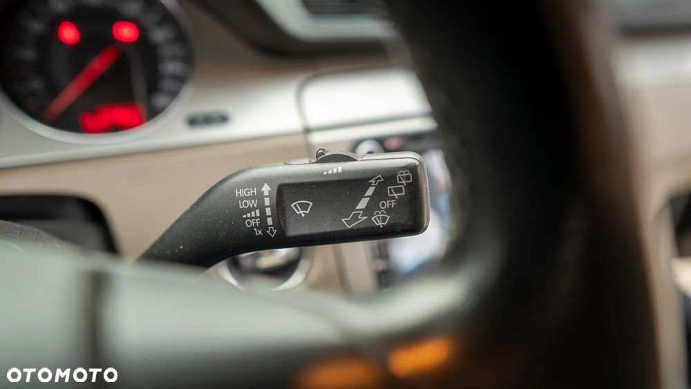 Volkswagen Passat Variant 1.8 TSI Comfortline - 23