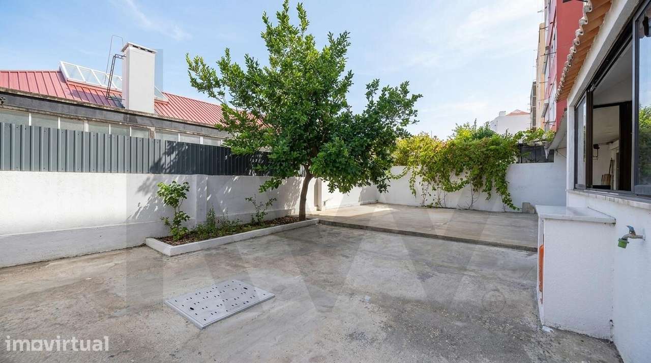 Apartamento T3 em Queluz | 73 m2 + 41 m2 de Área Dependente - Grande imagem: 2/12