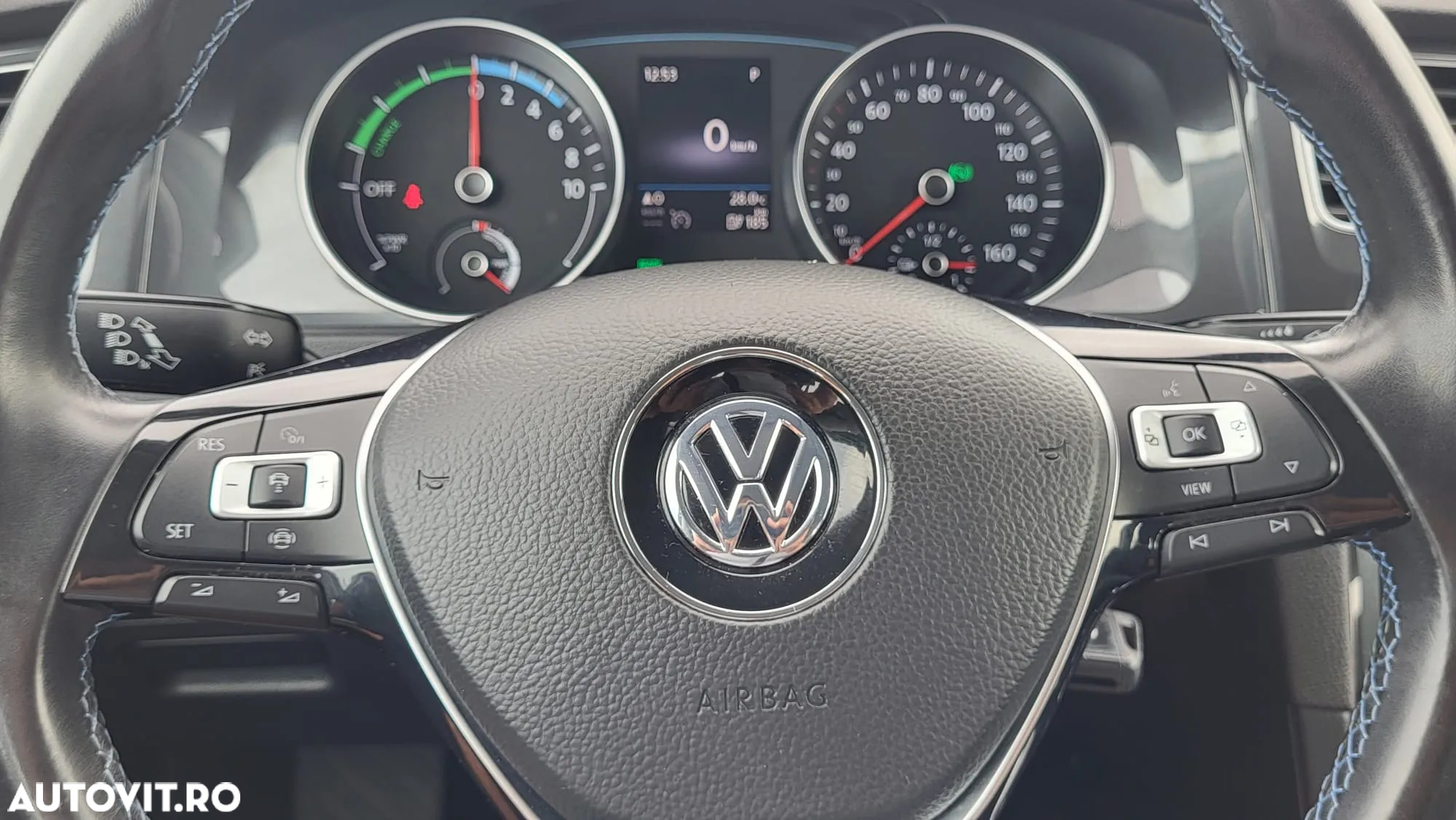 Volkswagen e-Golf - 12