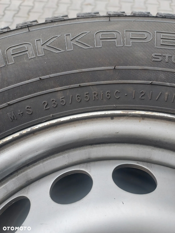 235 65 16C kola zimowe sprinter 906