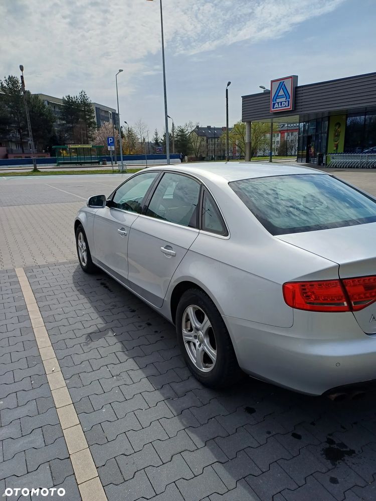 Audi A4 Limousine - 4