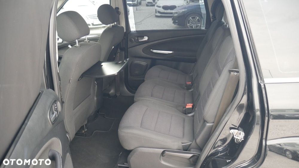 Ford S-Max - 13
