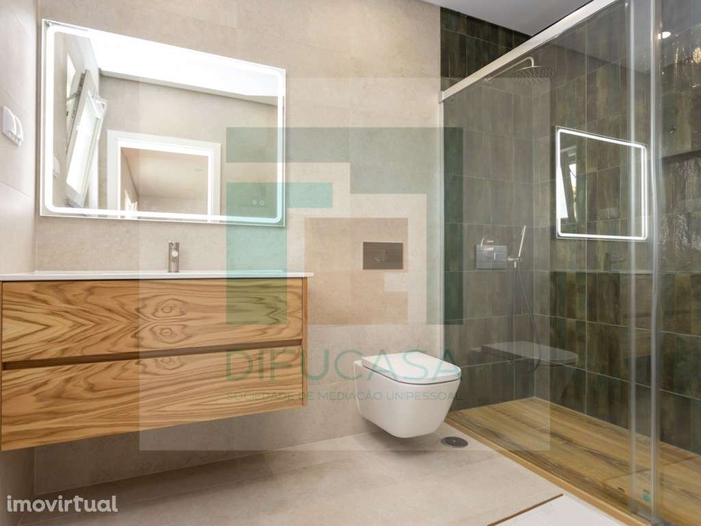 Moradia T3 geminada localizada centro Fernão Ferro - Grande imagem: 2/28