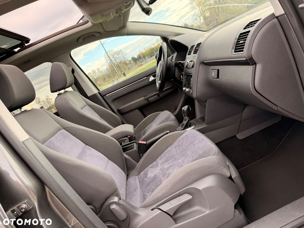 Volkswagen Touran 2.0 TDI DPF DSG Trendline - 24