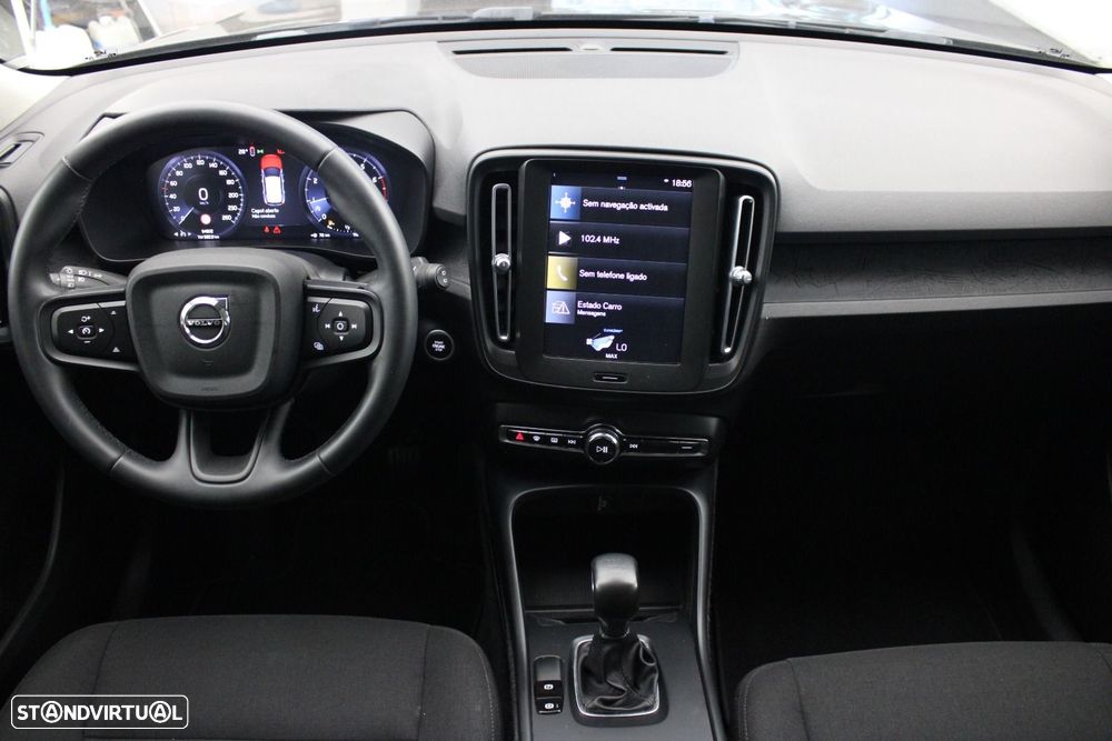 Volvo XC 40 1.5 T2 Momentum Core — fotografia 8