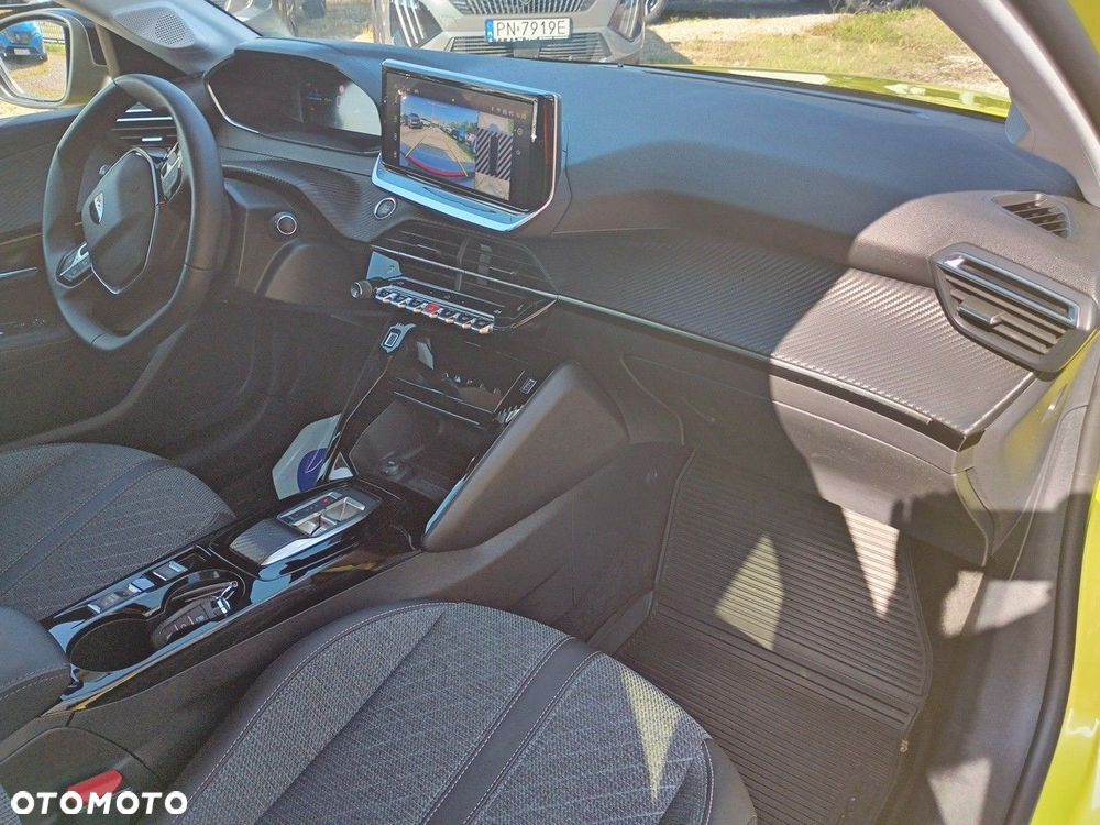 Peugeot 208 - 15