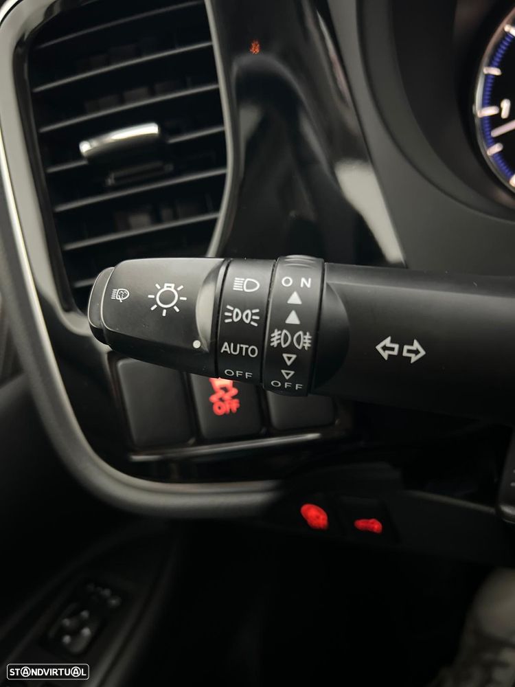 Mitsubishi Outlander 2.2 DI-D Instyle Navi - 25