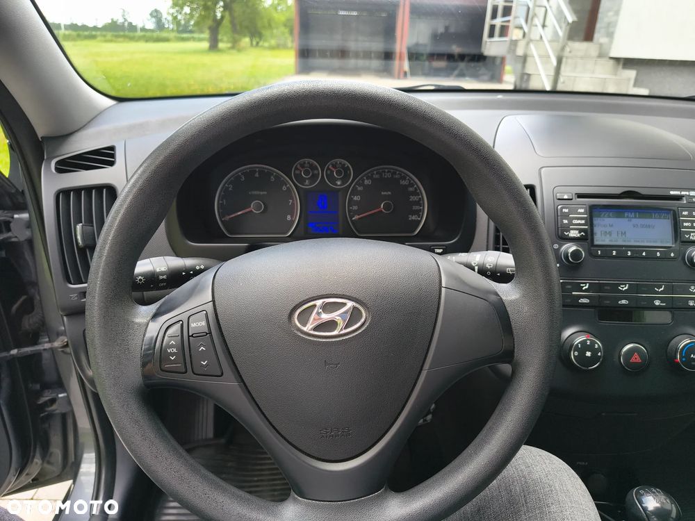 Hyundai i30 1.4 Base + - 13