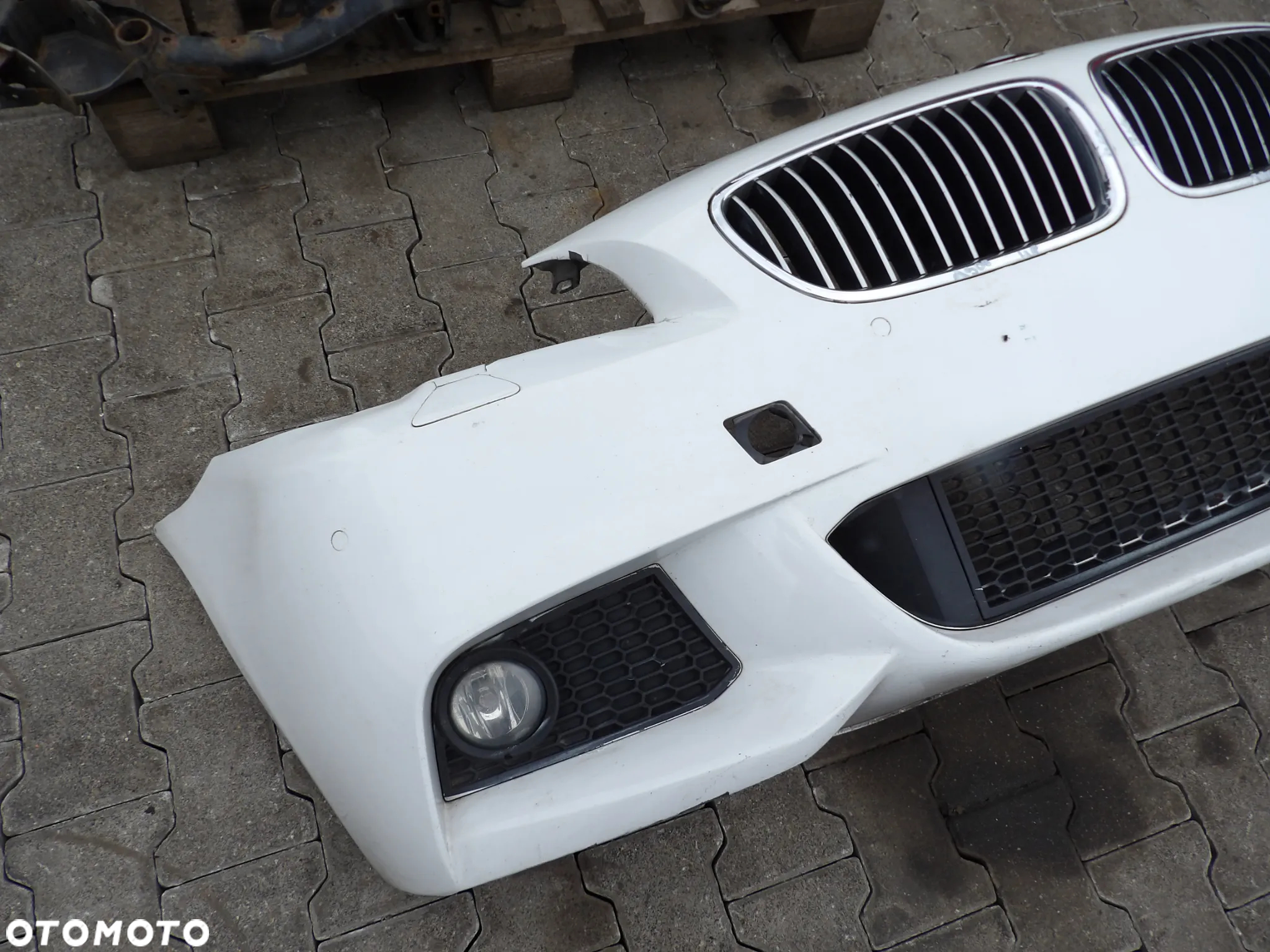 BMW - F10 - KOLOR A300 - ZDERZAK PRZEDNI - M PAKIET - 2