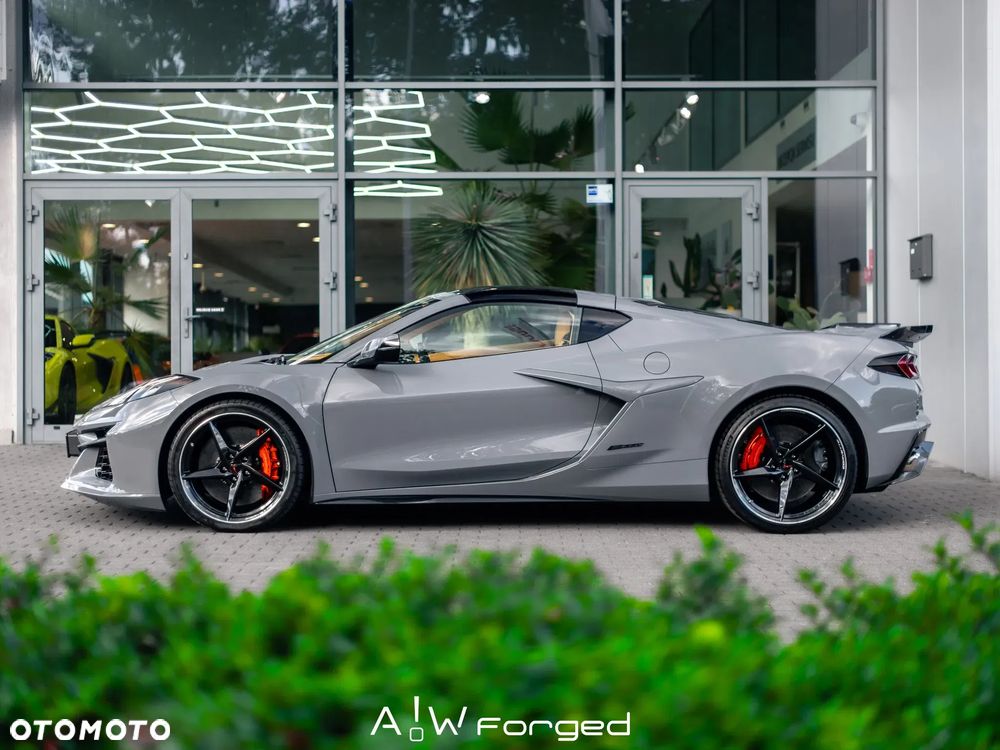 Chevrolet Corvette - 12