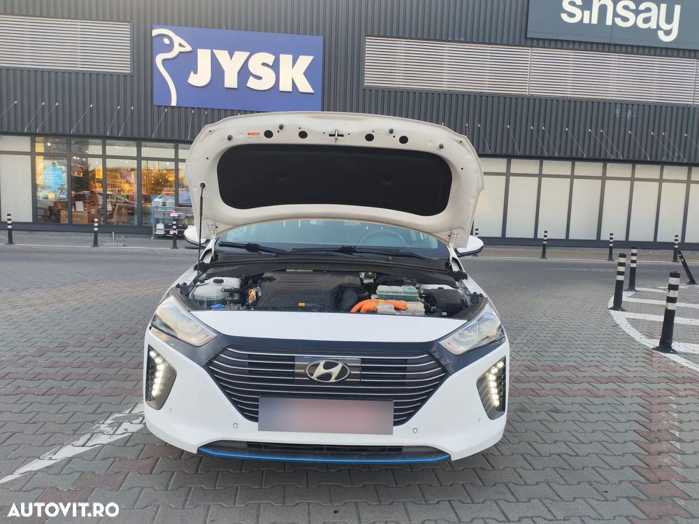 Hyundai IONIQ - 13