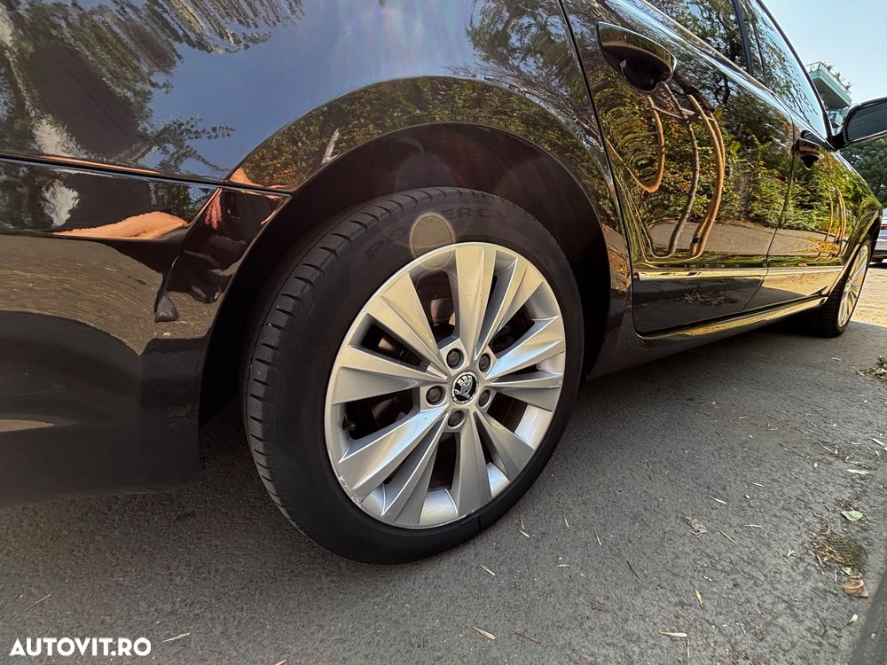 Skoda Superb Combi 2.0 TDI Elegance DSG - 7