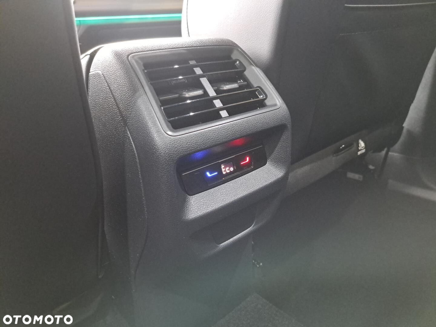 Volkswagen Tiguan - 32