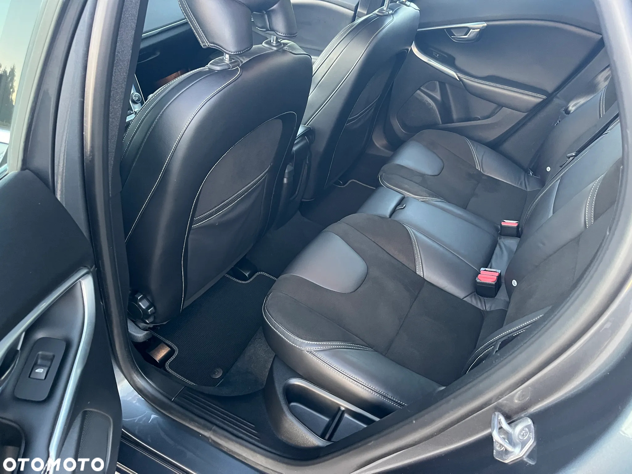 Volvo V40 T3 R-Design Momentum - 10