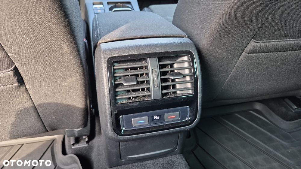 Volkswagen Passat - 31