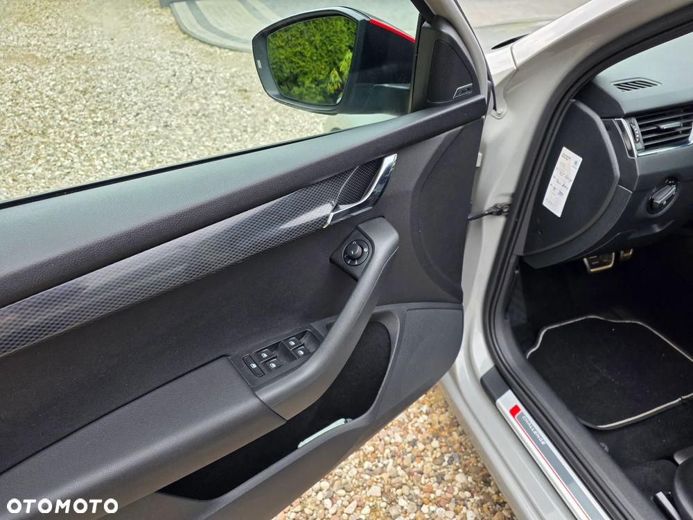 Skoda Octavia 2.0 TDI DSG RS - 29