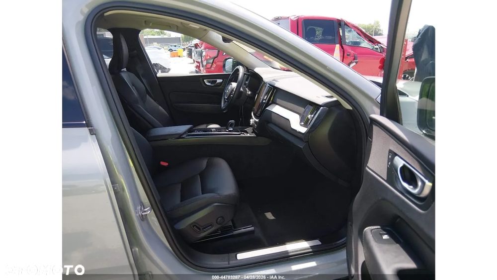 Volvo XC 60 B5 B AWD Plus Dark - 9
