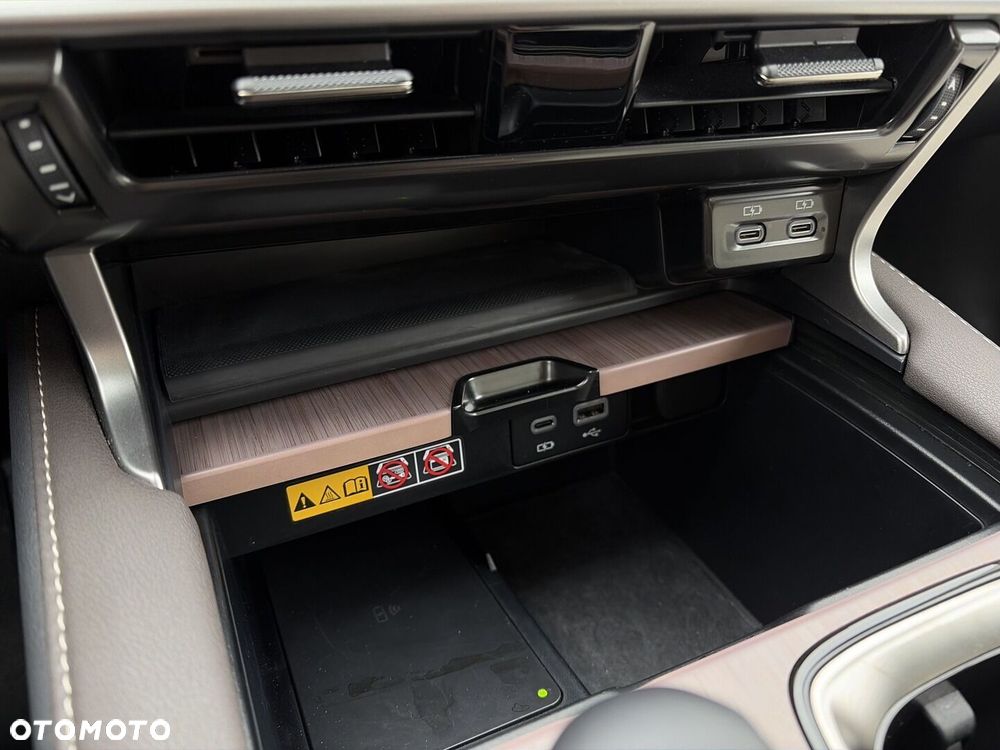 Lexus RX 450h+ Omotenashi - 28