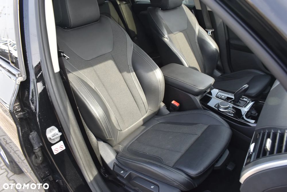 BMW X3 xDrive20i GPF Advantage - 19