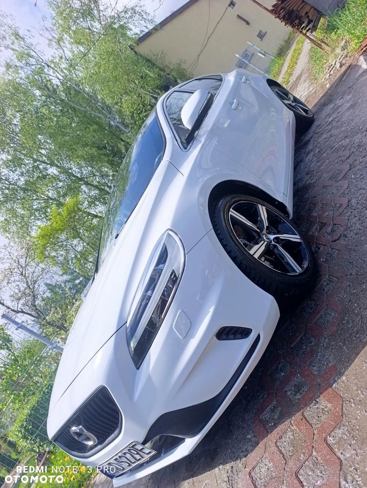 Volvo V40 D3 Geartronic RDesign - 1