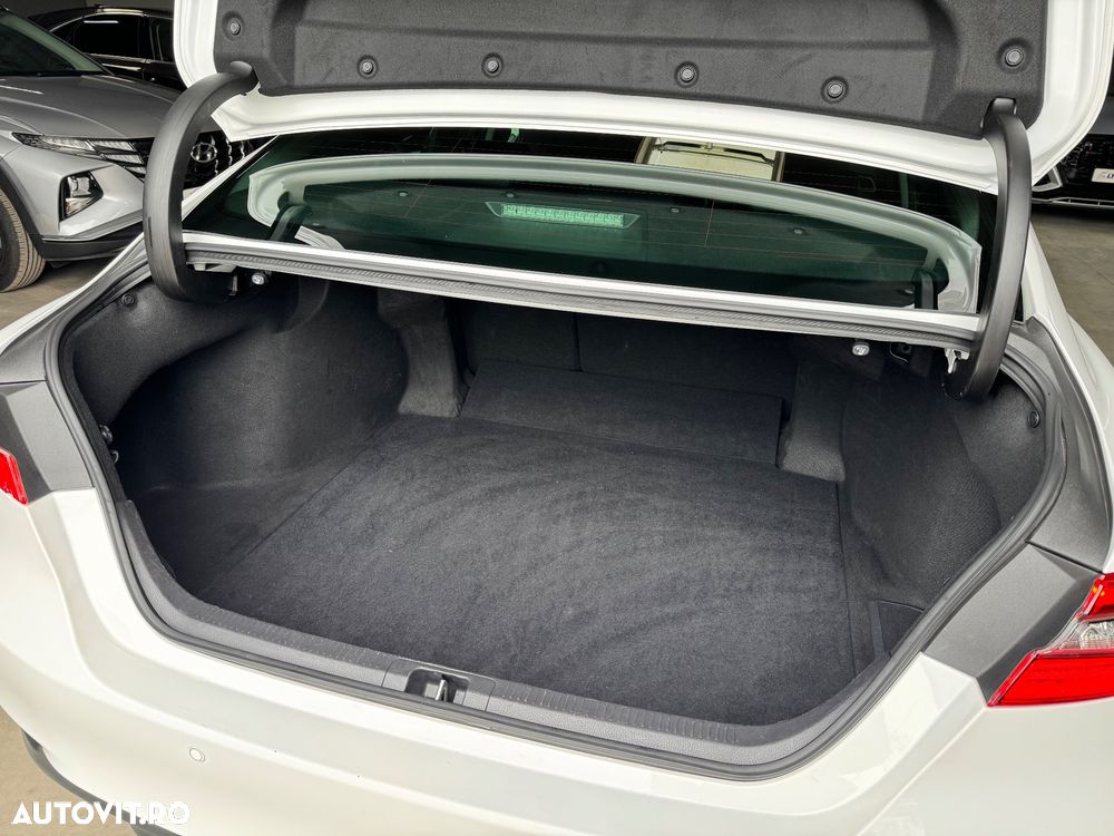 Toyota Camry 2.5 Hybrid Dynamic - 23