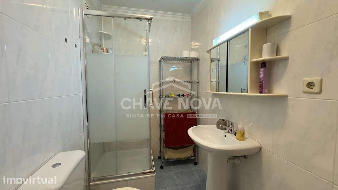 Apartamento T2 em Oliveira do Douro com lugar de garagem e terraço - Grande imagem: 5/21