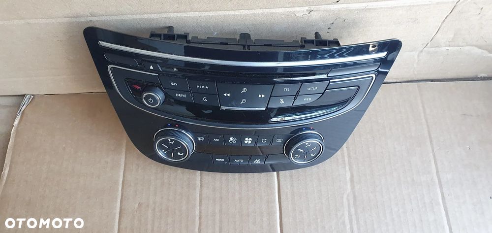 Panel radia nawiewu powietrza klimatyzacji Peugeot 508 I Lift - 2